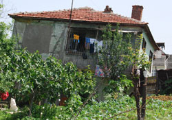 Yıkılırsa Belediye Altında Kalacak