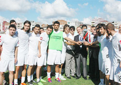 ŞAMPİYON KUPASINA KAVUŞTU