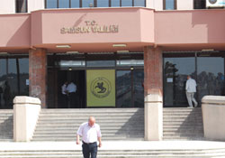 Valilik mi, market mi?