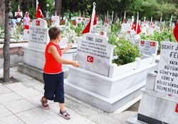 Arife günü kabristanlar doldu taştı