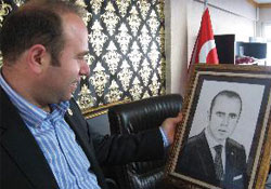 Ressam öğretmenden jest