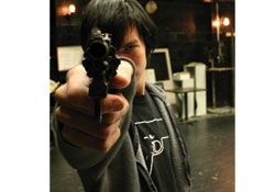 Geçinemiyoruz, silahlanıyoruz!