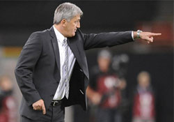 3-4-3 sistemi bize göre değil