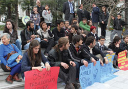 Gençler işsizliğe karşı oturacak!
