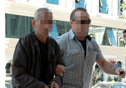 Sahte polisler yakayı ele verdi