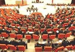 Vekilin hem arabası hem de şoförü var