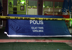 Asansörde kıstırdı