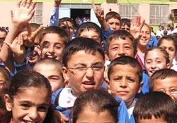 Minikler okula bugün "Merhaba" diyor