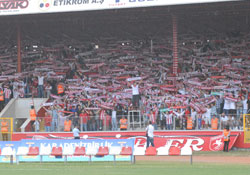 SÜPER LİG TARAFTAR GÖRDÜ