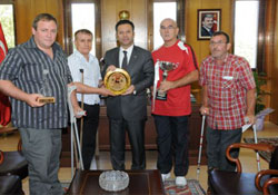 BESK'TEN VALİ AKSOY'A ZİYARET