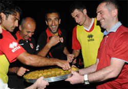 SAMSUNSPOR'A TATLI ZİYARET