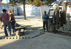 Asfalt yapılamıyordu parke oldu