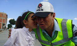 Polisten çikolatalı uyarı