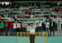 Taraftar stadı terketti