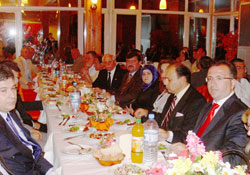 Balkan türkleri'nden kaynaşma yemeği