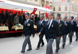 Biz başı dik milletiz