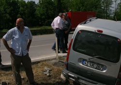 Otomobil refüje düştü: 3 yaralı