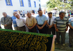 Hemşerileri yalnız bırakmadı