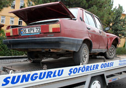 Üzüntülü temel attı