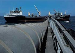 Gemiye kaçak boruyla akaryakıt getirdiler