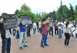 Öğrencilerden harç zammı protestosu