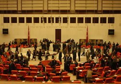 Meclis kapılarını açtı