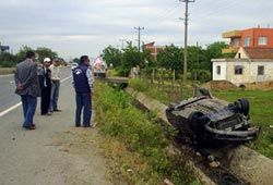 Cenazeye giderken kaza geçirdiler