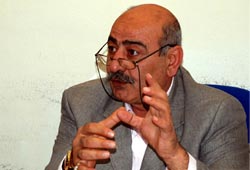 Yılmazer'den siyasiteler sitem