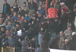 Taraftara yakışmadı