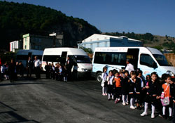 Minik ezgililer hayvan dostlarını unutmadı