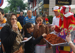 200 kilo çiğköfte dağıtıldı