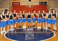 Haydi kızlar kalbimiz sizinle