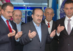 Dualarla açıldı