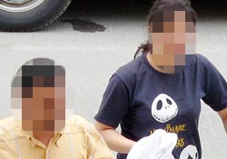 Ekip aracının aynasını kırdı