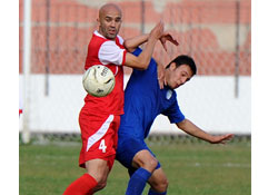 Gençler bir attı üç aldı