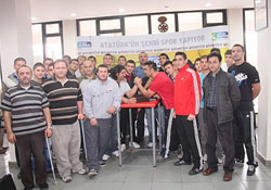 BİLEK GÜREŞİ NEFES KESTİ