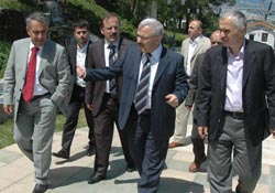 Kaya, Kaldırım'la Buluştu