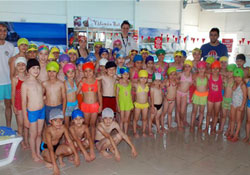 YÜZMEDE HEYECAN SÜRÜYOR