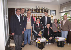 Şampiyonlardan Altunsoy'a ziyaret