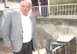 Mahalleli düğünde ,hırsızlar evde!