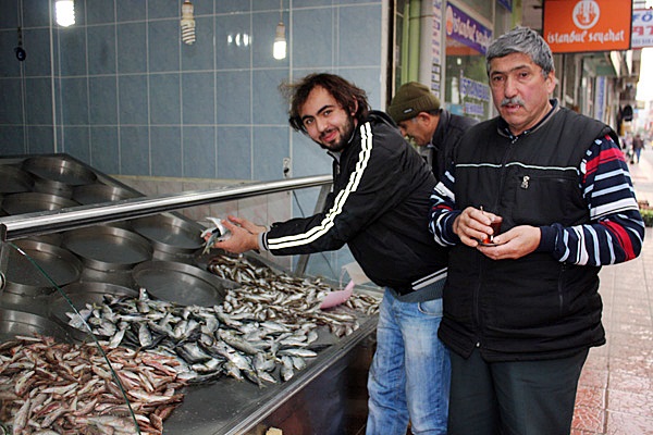 Kurban kesemeyen balık yiyecek