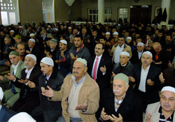 Camiler doldu taştı