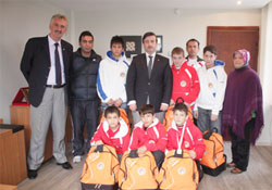 ALTUNSOY TEBRİK ETTİ