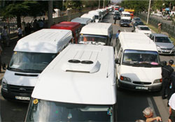 Bayram ziyaretleri trafiği kilitledi