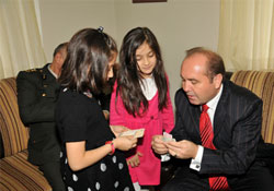 Kaymakam amcadan bayram harçlığı