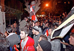 Türk Konsolosluğu'na böyle saldırdılar