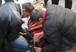 Kaldırımdan inerken hastanelik oldu