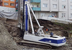 GÖÇÜK ALTINDA KALDI