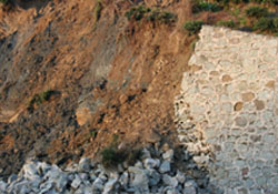 YOL BİTMEDEN DUVAR BİTTİ!