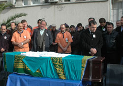 Kansere yenik düştü